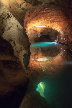 Underground pools of Jenolan Caves, New South Wales, Australia