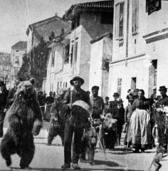 Italy, Gorizia,  late 19C -- buskers and dancing bears