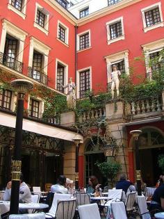 hotel costes courtyard restaurant  239 rue Saint honoré, 75001