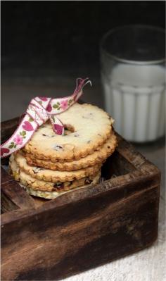 Recipe: Fluted Pistachio & Craisin Cookies ( www.passionateabo... )