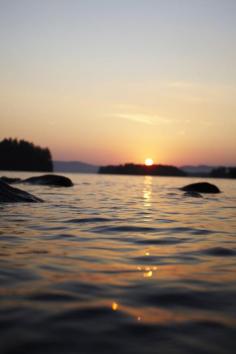 Have a front seat to a beautiful sunset when you stay at the Migis Lodge in #Maine. Take your boat out on the water as you watch the sun go down.