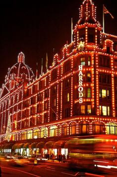 Christmas Lights At Harrods In London   It is beautiful around Christmas time