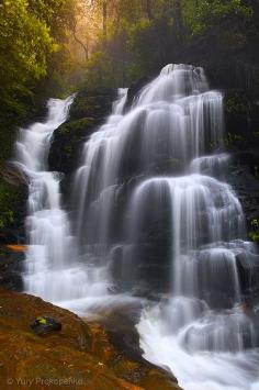 "Sylvia Falls" (Australia) by -yuri- on flickr.com