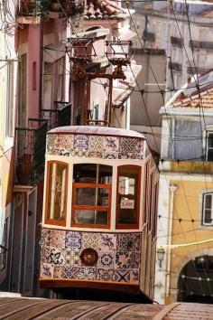 Tranvia alicatado. I love this azulejos decorated Lisbon tram! #travel