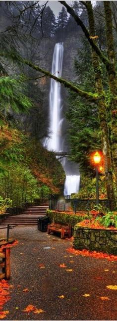 Multnomal Falls, Oregon, USA.