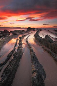 The dragon in red (V) by Iñaki Bolumburu on 500px