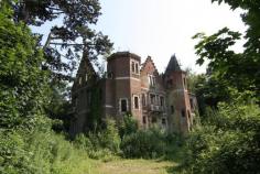 le château abandonné  | Un château abandonné à Montigny-en-Ostrevent, dans le Nord (59 ...