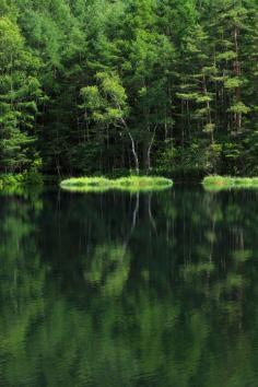 Lake Mishaka, Nagano, Japan 御射鹿池