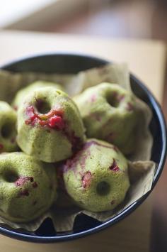 matcha & rasberry mini cake