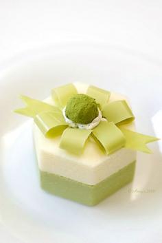 Matcha and vanilla mousse cake with Matcha chocolate ribbon.