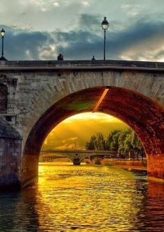 Kissing Bridge, River Seine, Paris, France