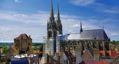 La cathédrale Notre-Dame. Moulins, Allier \\ Auvergne, France.