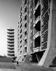 Queen Elizabeth Square, Hutchesontown, Glasgow, Scotland (c. 1964) // Spence, Ferguson & Glover, 1963-5 (demolished 1993).