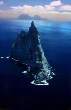 Ball Pyramid, Pacific Ocean.