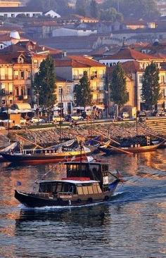 Gaia River, Porto, Portugal (dimensions changed when uploaded to tumblr by another user, URL corrected back to original)