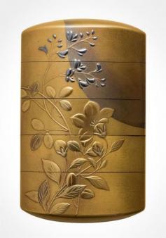 Lacquer inro with a full moon over autumn flowers by HARA Yoyusai (late Edo period),Japan 原羊遊斎