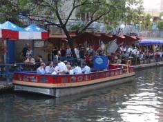 Riverwalk Dinner Cruise in San Antonio