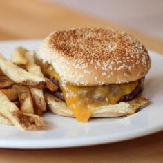 The 15 best $10-or-less burgers in NYC - Mmmmmmm... cheap burgers...