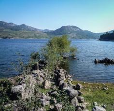 #VilarinhodasFurnas was a #village in the parish of Campo do #gerês , in the municipality of Terras de #Bouro #Braga , which was located within the #peneda #gerês #National #Park    In 1972, the creation of a new #dam caused the #ancient Vilarinho da Furna to be lost beneath the #water.    #Europe #Minho #portugal #nature #village #places #photography #art #imoutoftheoffice #travel #world #submerged #serra #mountains