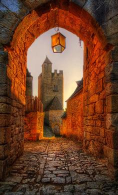 An old archway in Beynac-et-Cazenac, Dordogne, France • photo: Jimmy McIntyre on Flickr