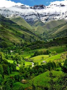 Valle del Pisueña, Cantabria, Spain