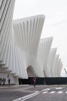 Bahnhof für Hochgeschwindigkeitszüge Reggio Emilia AV Mediopadana von Santiago Calatrava / Zürich