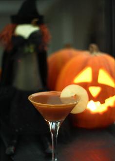 Apple Cider Recipes - Carmel Apple Cider Martini #drink #apple #yum