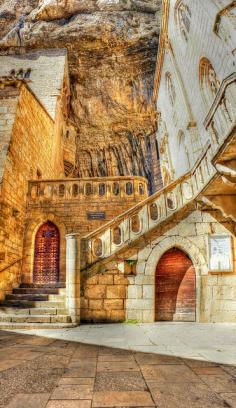 Rocamadour fairytale place on Earth. it is a commune in the Lot department in south-western France. Rocamadour has attracted visitors for its setting in a gorge above a tributary of the River Dordogne, and especially for its historical monuments and its sanctuary of the Blessed Virgin Mary, which for centuries has attracted pilgrims of kings, bishops, and nobles. | via flickr    ᘡղbᘠ