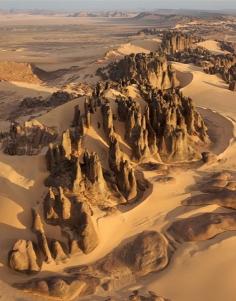 Beautifully eroded rocks - Tassili du Hoggar, Sahara Desert, Algeria  (by George Steinmetz)