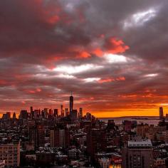 
                        
                            Incredible views, gorgeous sunsets, a few rounds of drinks, what could be better than spending the night at one of NYC's coolest rooftop bars? Photo courtesy of nyc_sights via oneworldtrade on Instagram.
                        
                    