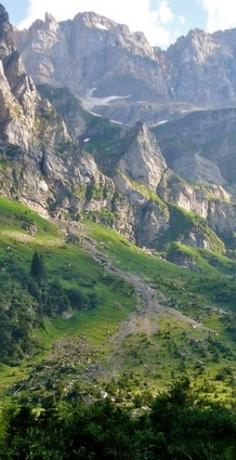 Landscape in the Dolomiti, Italy. I love mountains, there's something about them that makes your troubles seem so small in comparison. Every time we go somewhere with mountains, I can't stop squealing with happiness and taking pictures.