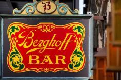 
                        
                            Berghoff Bar, Chicago"s Downtown, Illinois
                        
                    