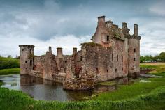 
                        
                            Caerlaverock Castle
                        
                    