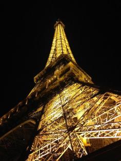 
                        
                            Is there anything more impressive than the Eiffel Tower in the evening? Explore #Paris with us!
                        
                    