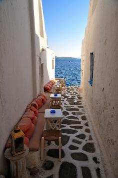 Narrow alley cafe, Mykonos / Greece