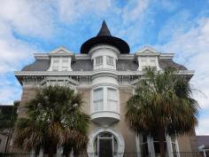 
                        
                            Whoever owns the house at Meeting and Tradd in Charleston, S.C., really has the Halloween spirit.  Photo by Tom Adkinson
                        
                    