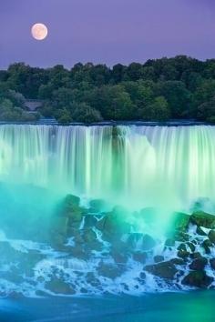 
                        
                            Moon Over Niagara Falls gorgeous
                        
                    