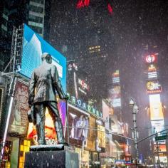 
                        
                            Times Square - New York City - New York - USA (von jcoterhals)
                        
                    