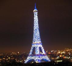 EIffel Tower Sparkle Lights likelivingthere.b...