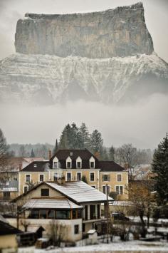 
                        
                            #breathtaking #Mont #Aiguille #amazing #place
                        
                    