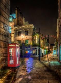 
                        
                            London Phonebooth at the Entrance of Carnaby Street
                        
                    