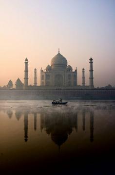 
                        
                            Taj Mahal, Agra, India.
                        
                    