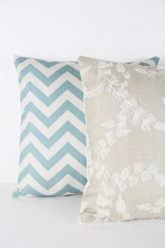 
                        
                            Villa Blue and Natural Chevron Cotton Home Decor Pillow Cover
                        
                    