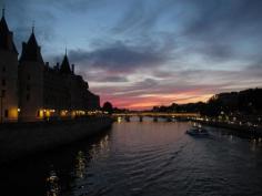 Paris Seine             Page in Paris