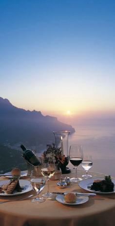 #Gourmet #Dinner at #Caruso_Hotel in #Ravello, #Italy en.directrooms.co...