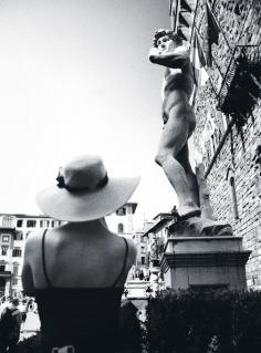 
                        
                            In the Piazza della Signoria, there's a replica of Michelangelo’s David—one of two in Florence (the other is in the Piazzale Michelangelo)
                        
                    