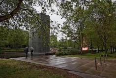 
                        
                            Crown Fountain at Millennium Park on Chicago's downtown lakefront displays digital faces of Chicagoans on the columns
                        
                    