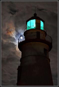 
                    
                        coffeenuts:  marilda-mm:Marblehead Lighthouse and the Moon by gabebalazs on Flickr (via Pinterest)
                    
                