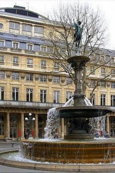 
                    
                        Comédie Française is the most hallowed institution in French theater, still going strong after 400 years. Add is to your Paris sightseeing list.
                    
                