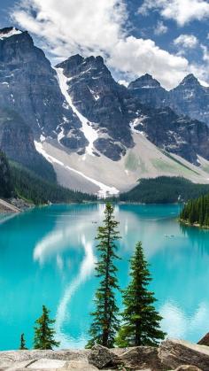 
                    
                        Valley of the Ten Peaks, Moraine Lake, Canada
                    
                